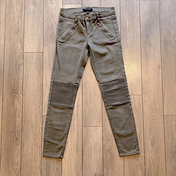 Woman’s Ultra Slim Stretch Soft Denim Jean - Picture 2 of 6